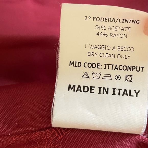 Burberry cashmere/wool blend red coat, button down with belt, size 2. - Picture 5 of 7